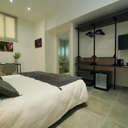 Private With Bathroom In Βαλέτα