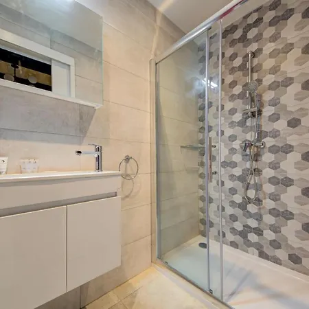 Private With Bathroom In Valletta