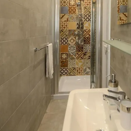 Private With Bathroom In Πανσιόν 3*