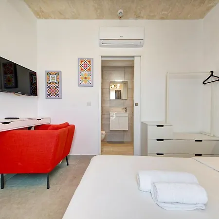 Private With Bathroom In Guest house