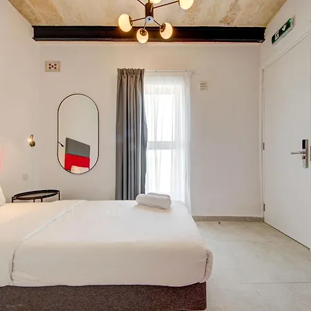 Pensión Private With Bathroom In 3*