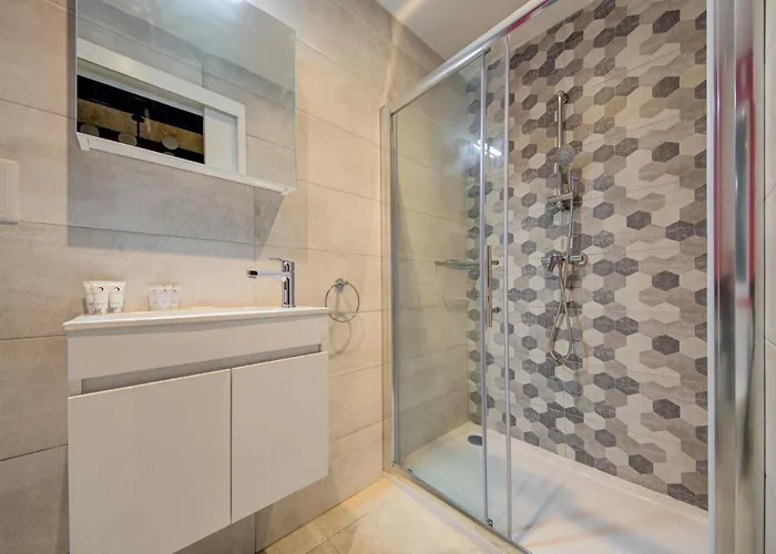 Private With Bathroom In Βαλέτα