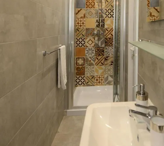 Private With Bathroom In Πανσιόν 3*