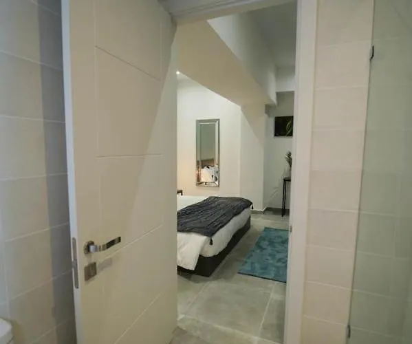 Private With Bathroom In 3* Βαλέτα