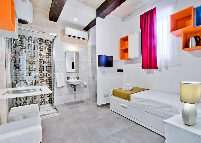 Private With Bathroom In Konukevi Valletta